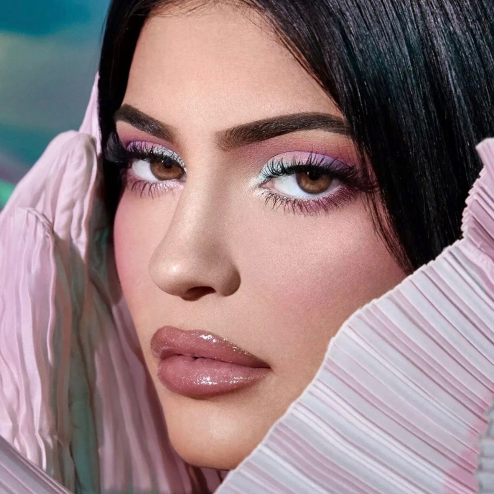Kylie Cosmetics x Balmain Limited Edition Bundle - Picture 5 of 8